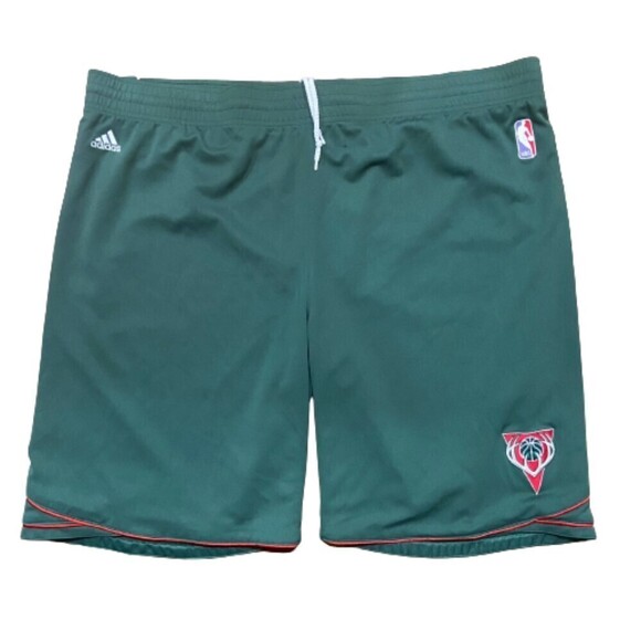 Adidas Milwaukee Bucks Y2K Basketball Workout Shorts Green Red Men's Size XLT - Picture 1 of 8